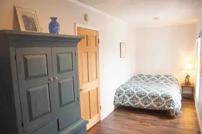 Spacious House with PARKING & Ideal for Long Stays Hotels near Safe Haven