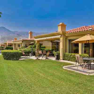 PGA West home on the private Tom Weiskopf 18th fairway Hotel Exterior
