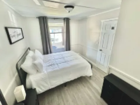 Downtown Boyne City Cottage: Walking distance to everything! Hotels in Boyne City