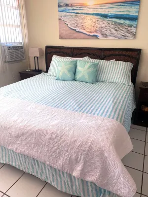 Breathtaking Ocean view 14th floor condo, 10 minutes from the airport