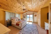 Lovely Vineyard Retreat. Hotels near Mill Creek