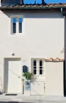 Travel Smart [Wi-fi, HD TV, Workspace, Free Parking]