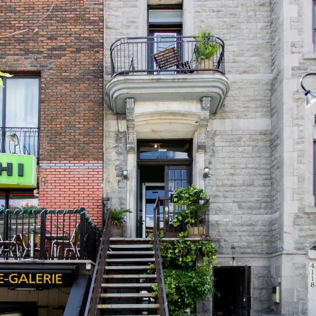 Unique Stays - 4114 St-Denis Отели рядом с достопримечательностью «Район Утремон»