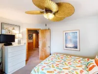 Semi Oceanfront 5 bedroom dog friendly cottage 10 feet to beach access 코롤라 호텔