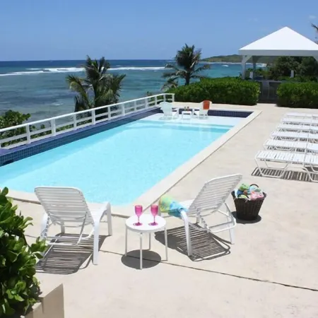 OCEANFRONT LUXURY VILLA, 4900sf, 4br, 4bth, billiards and Gym