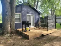Rustic Cabin Across Innisfil Beach Park