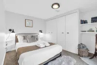 2 min to AUD | Private Getaway w/ Firepit