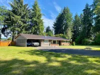 Cozy, 3 bedroom home- ideal for couples or families Hotels near La Push Beach