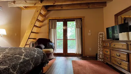 Comfortable cabin in the mountains of North Carolina, located near TIEC.