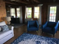 Charming Lake front Cottage w/dock close to Acadia National Park & Bar Harbor