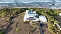 Wave Away!! A Gorgeous Beachfront Home with Private Pool!! - 3-stjärniga
