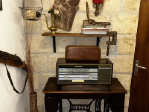 Seafront villa, sandy beach, heated pool, sauna, fitness,. Hotels in Duce