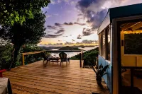 Blue Wrasse - Cute Little Cottage with Gorgeous Deck Views