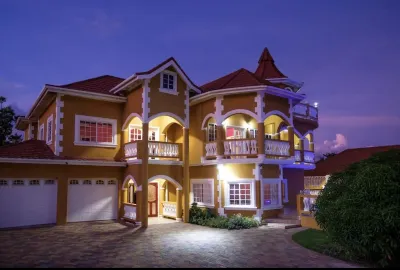 The Palms at Galina *Luxury Rental* Fully Staffed Hotel a 