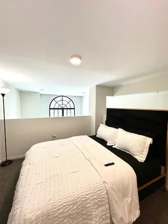 Luxury Apartment in Downtown Cleveland with, Game Room, Fitness Room, & Rooftop