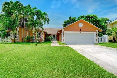 Make yourself at home in Delray Beach!!<br><br><br>