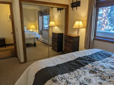 Cozy Condo- Walk to WP Resort!