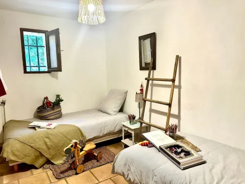 A 5 Minutes à Pieds des Calanques de Figuerolles, Idéal Pour se Ressourcer