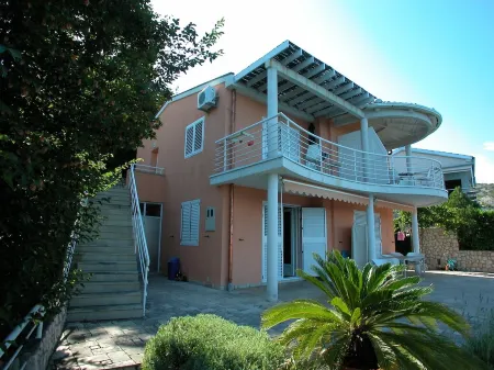 Apartment a 45sqm, unobstructed sea view, about 150m to the sea