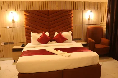 Victorian Bloom Hotel and Resort Отели в г. Асаба