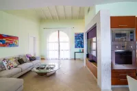 Porto Cupecoy : Spacious 2 BRS condo on Porto Cupecoy Marina