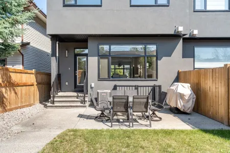 Modern family-sized house close to 17th Ave and downtown Отели рядом с достопримечательностью «Парк Эдворти»