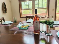 Game Room, Fire Pit, Close to Hiking& Skiing, Quiet St., Fall in the Mountains