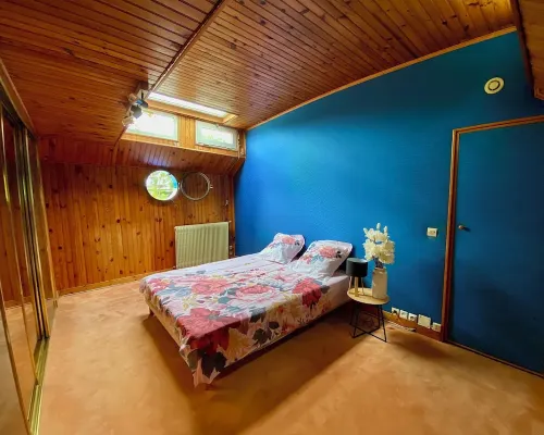 Cosy and convivial houseboat Hotels in Torcy
