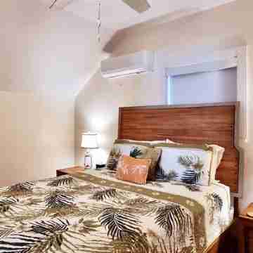 "Sweet Ting" Charming 3-bedroom cottage in Spanish Wells, Just Steps to beach Rooms