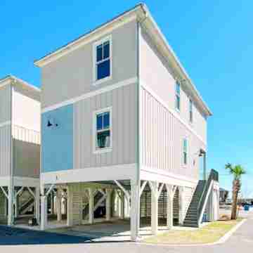 Front Row Gulf View Cottage, Pool, Steps To Beach & Lagoon, Fishing Pier, 4BR Hotel Exterior