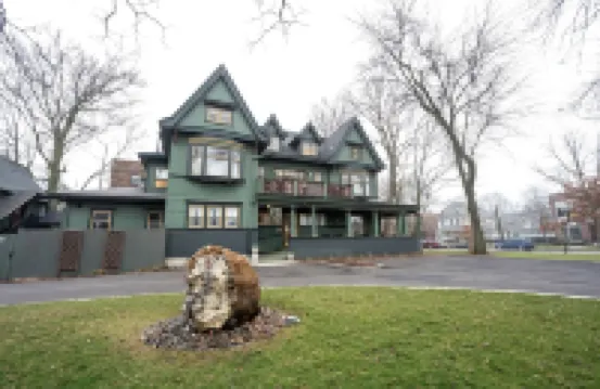 Stone Soup Inn Hotels in 