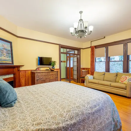 Victoria Falls House