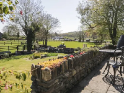 Topiary Cottage
