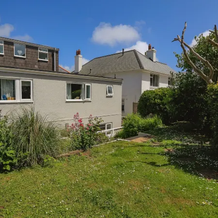 1 Lyndhurst