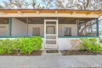 Dock & Fire Pit: Scenic Studio on Suwannee River! Hotels in Levy County
