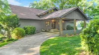 Niblick on Norman w/Heated Pool & Optional Boat Rental - Homestays