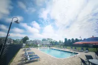 The East Island Reserve Hotel - Pools