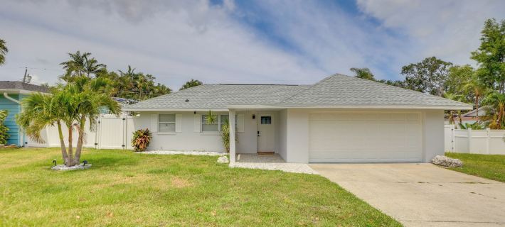 3 Mi to Beach: Modern Retreat in Largo! Hotels in Largo