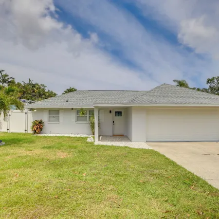 3 Mi to Beach: Modern Retreat in Largo!