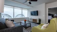 Bold CozySuites w/Pool, Gym, Roof #7