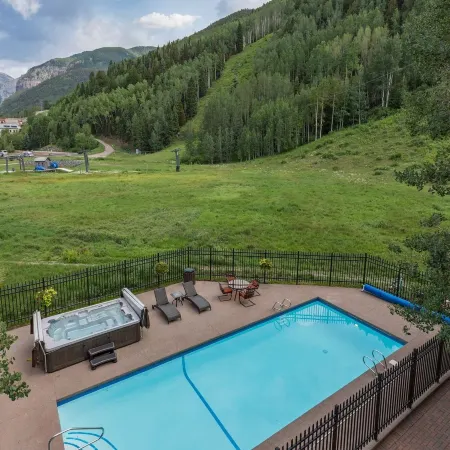 Slopeside Paradise Penthouse at Lift 7, Views, Fireplace, Deck, Hot Tub Condo