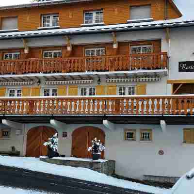 La Sapiniere Hotel Exterior