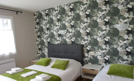 Le Mareuillais Hotel-Restaurant Отели в г. Пео