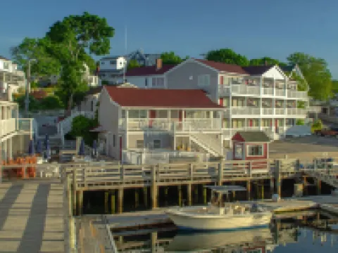 Tugboat Inn Hotels in Lincoln County