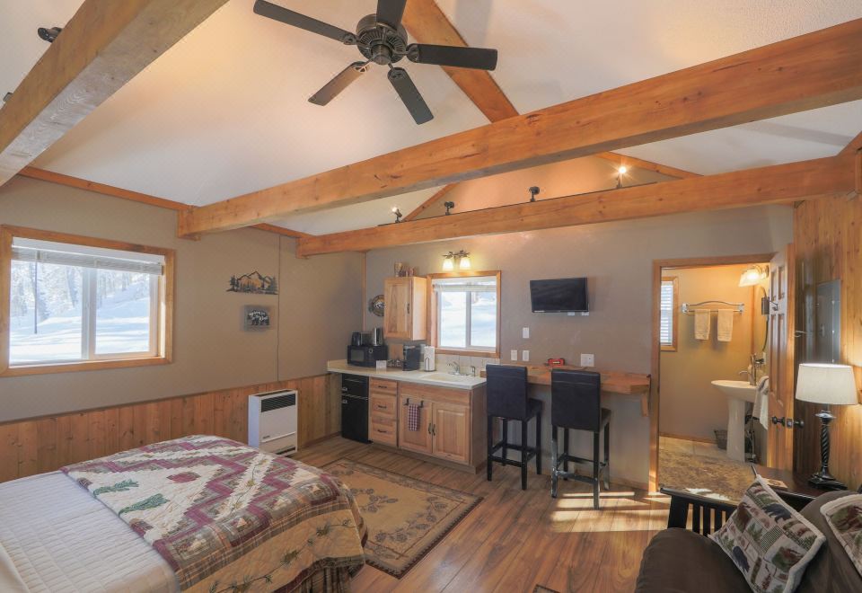 스프루스 캐빈의 통나무집 외관