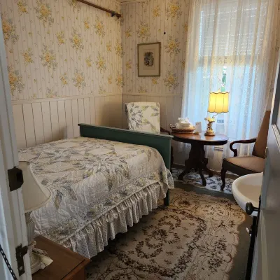 Fairweather Inn Отели в г. Эннис