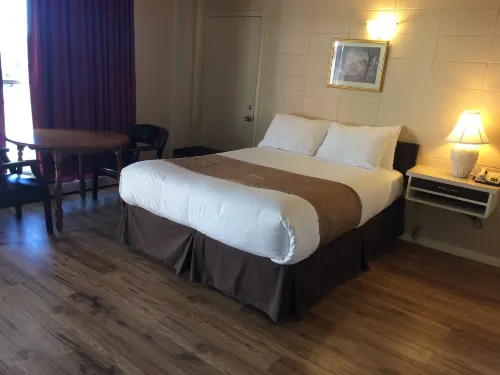 Siesta Motel Hotels in Olds
