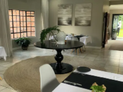 เดอะเลสลี่ Bed & Breakfast โรงแรมในบลันไทร์