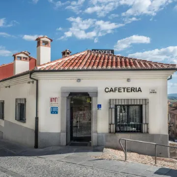 Hotel Puerta de la Santa Отели рядом с достопримечательностью «City Hall»