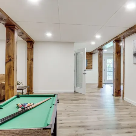 Mtn-view Pleasantville Home on 100 Acres!